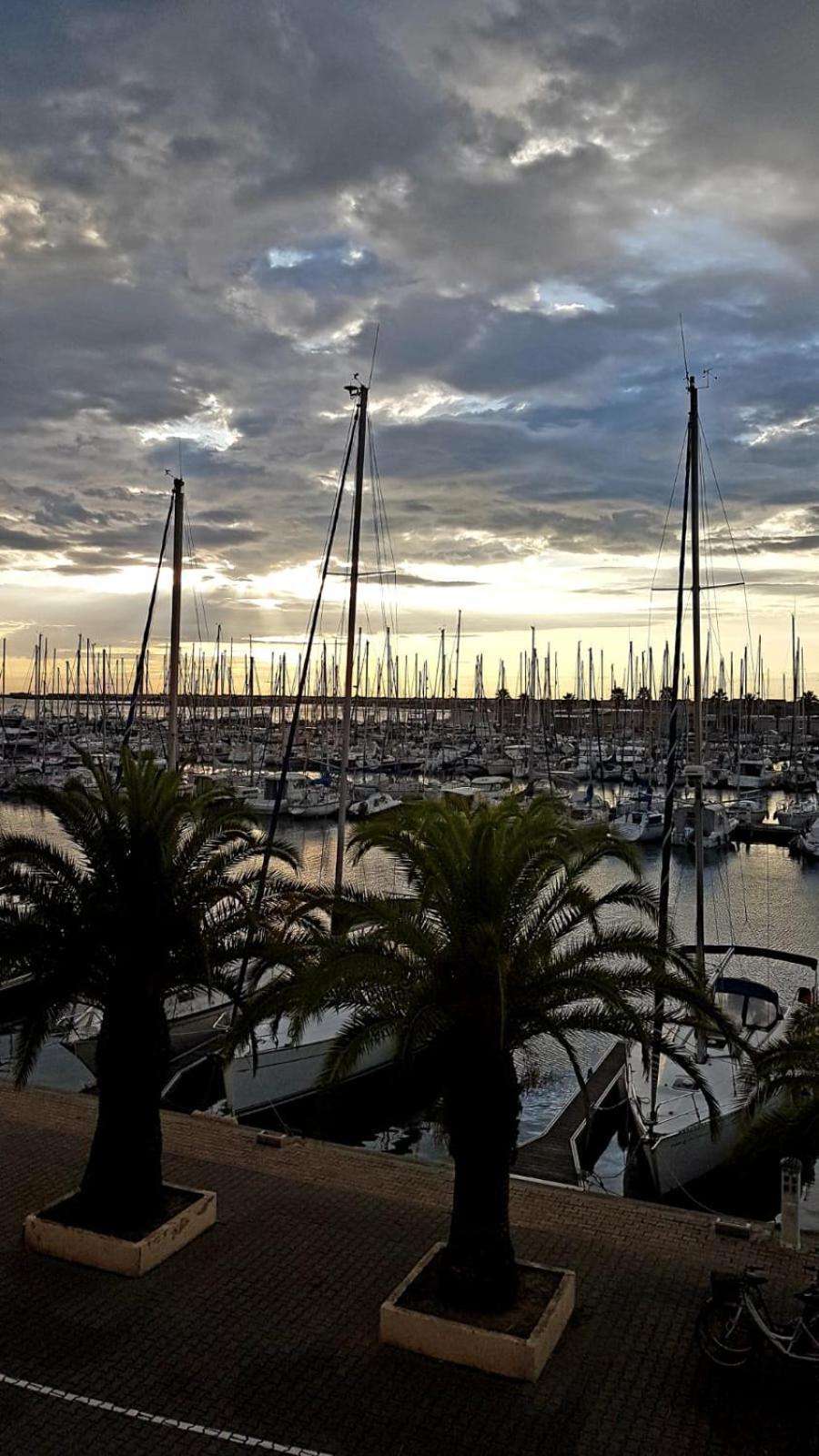 Апартаменты T2 Sur Le Port Avec Parking Груиссан Экстерьер фото