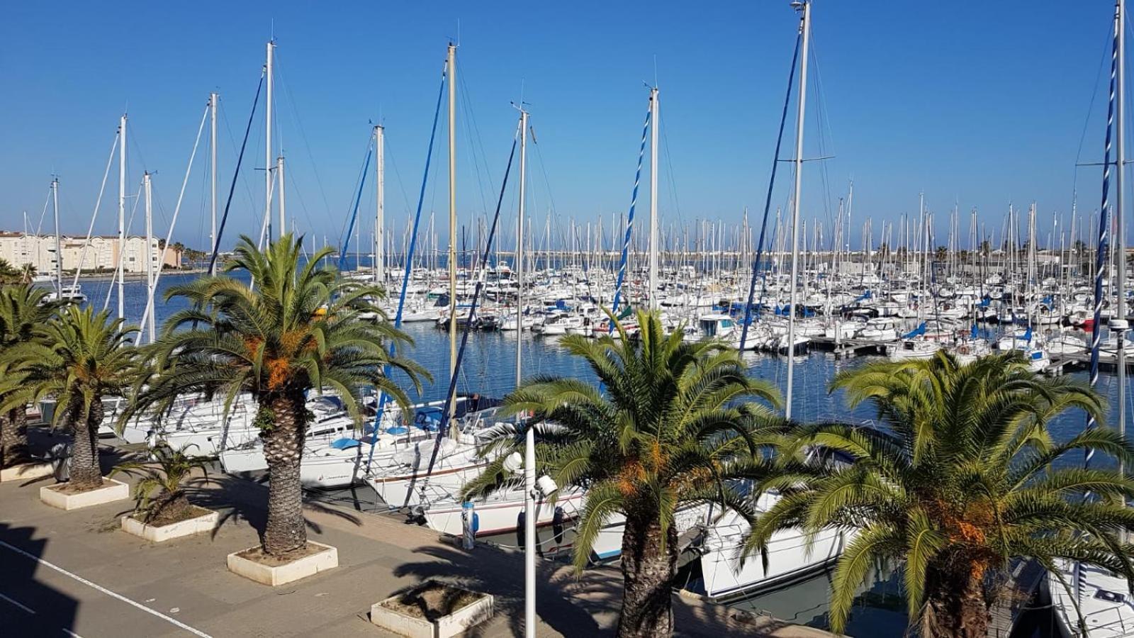 Апартаменты T2 Sur Le Port Avec Parking Груиссан Экстерьер фото