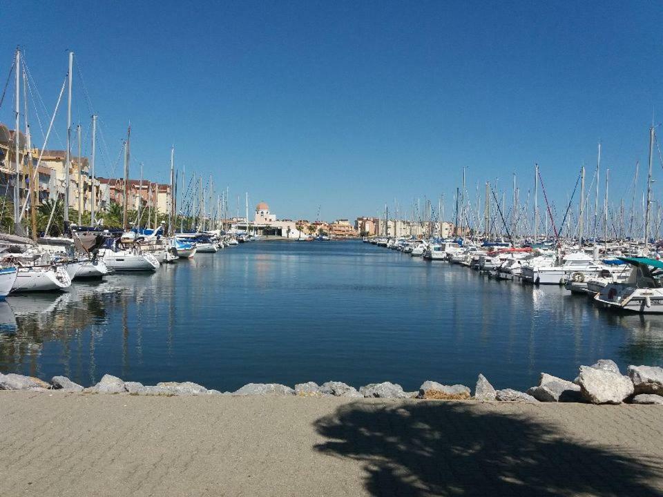 Апартаменты T2 Sur Le Port Avec Parking Груиссан Экстерьер фото